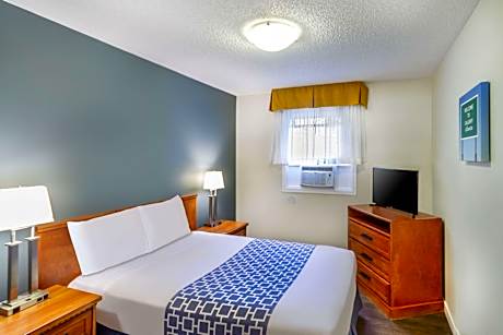 3 Double Beds Efficiency Suite Nonsmoking