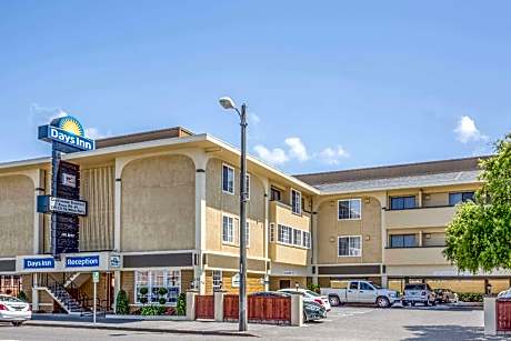 Days Inn by Wyndham Eureka CA