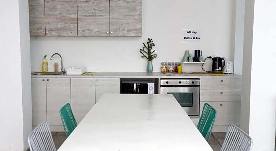 Borbaboom Phuket Poshtel & Hostel