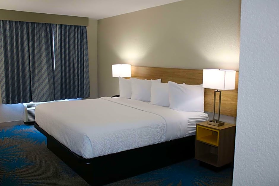 Days Inn by Wyndham Waco University Area