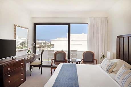 Deluxe Suite with Sea View