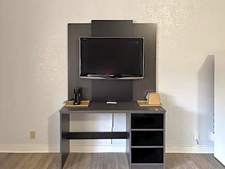 Superior King Suite - Non-Smoking