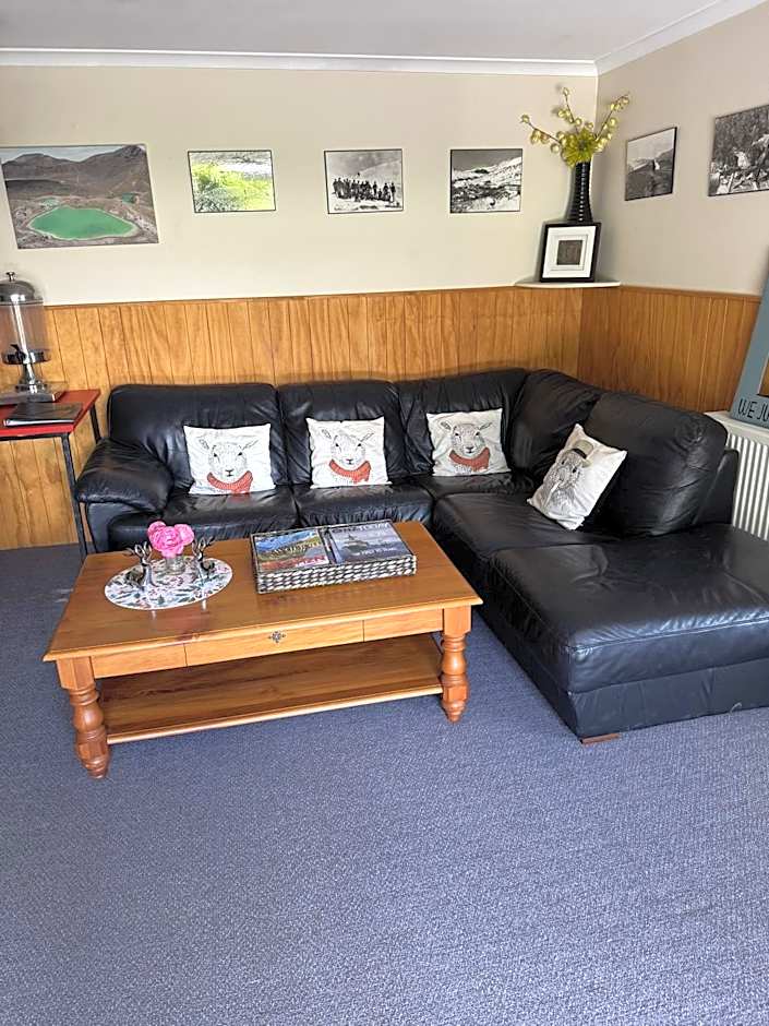 Adventure Lodge & Motel and Tongariro Crossing Track Transport