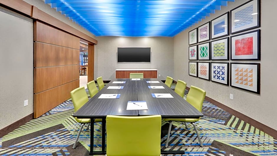 Holiday Inn Express Hotel & Suites Oklahoma City-West Yukon, an IHG Hotel