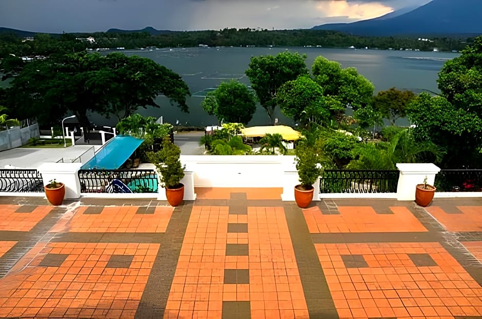Tahanan Lakeview Hotel
