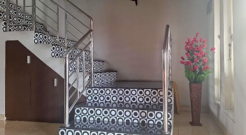 RedDoorz @ Hotel Arwana Safari Puncak