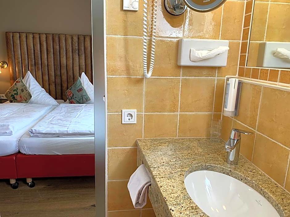 UNO Hotel Chapeau Noir - Free Parking