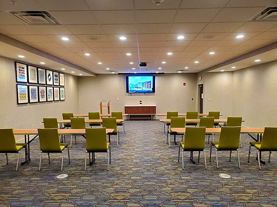 Holiday Inn Express & Suites Sandusky By IHG