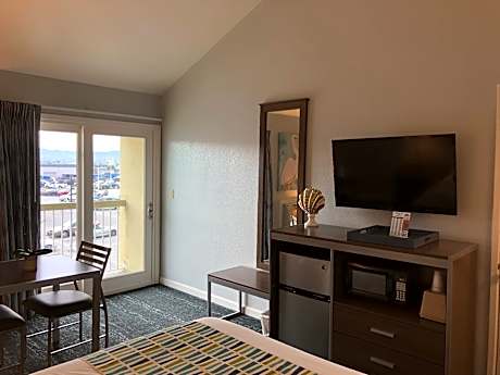 Queen Accessible Room