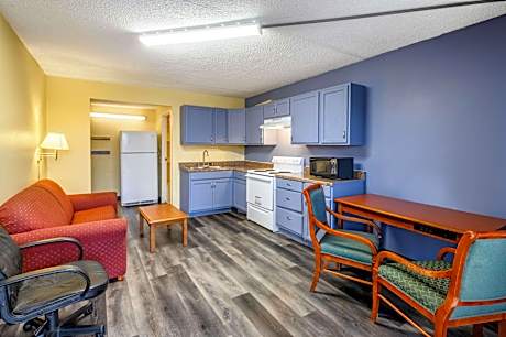 1 King Bed, Suite, Nonsmoking