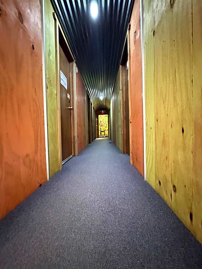 The Crossing Lodge & Backpackers