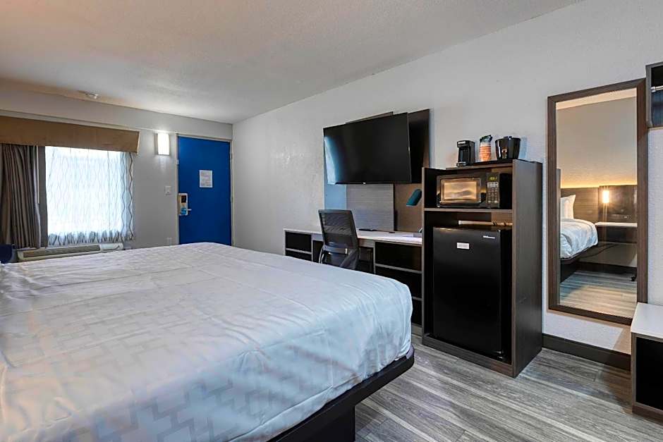 Clarion Pointe Decatur River City