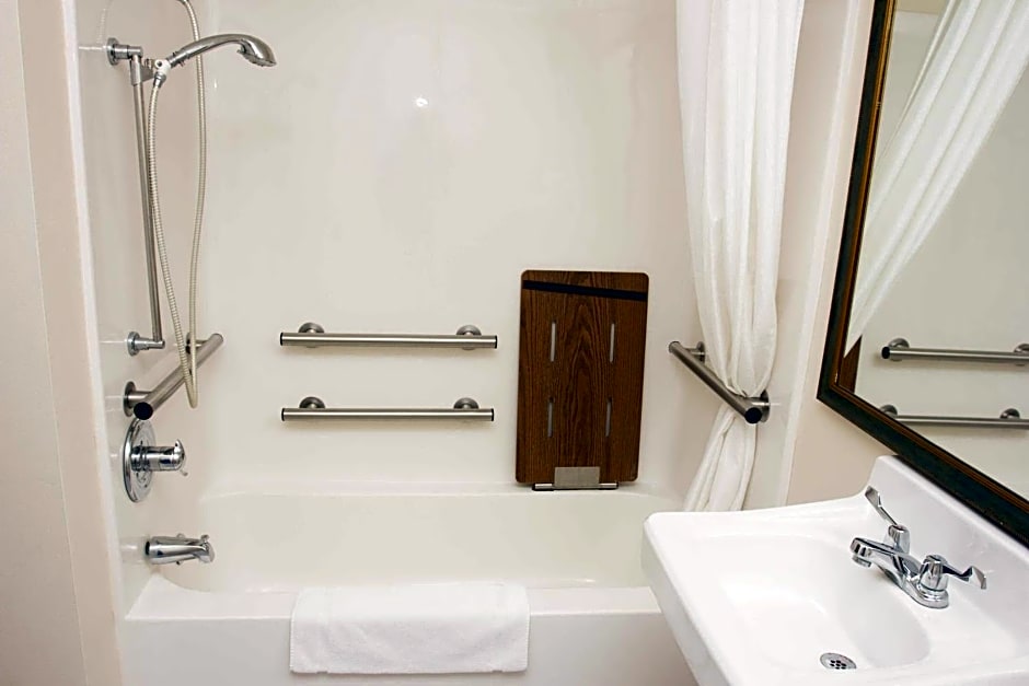 Best Western Lakewood Inn