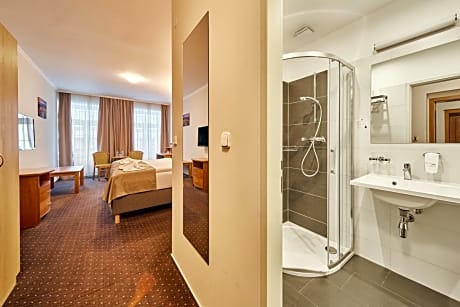 Double Room with Extra Bed ***