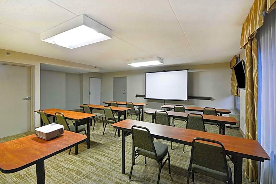 Hampton Inn By Hilton Detroit/Madison Heights/South Troy