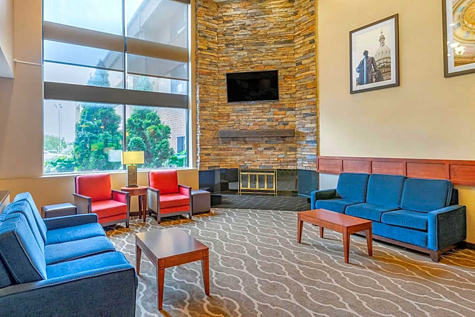 Comfort Inn Lansing West