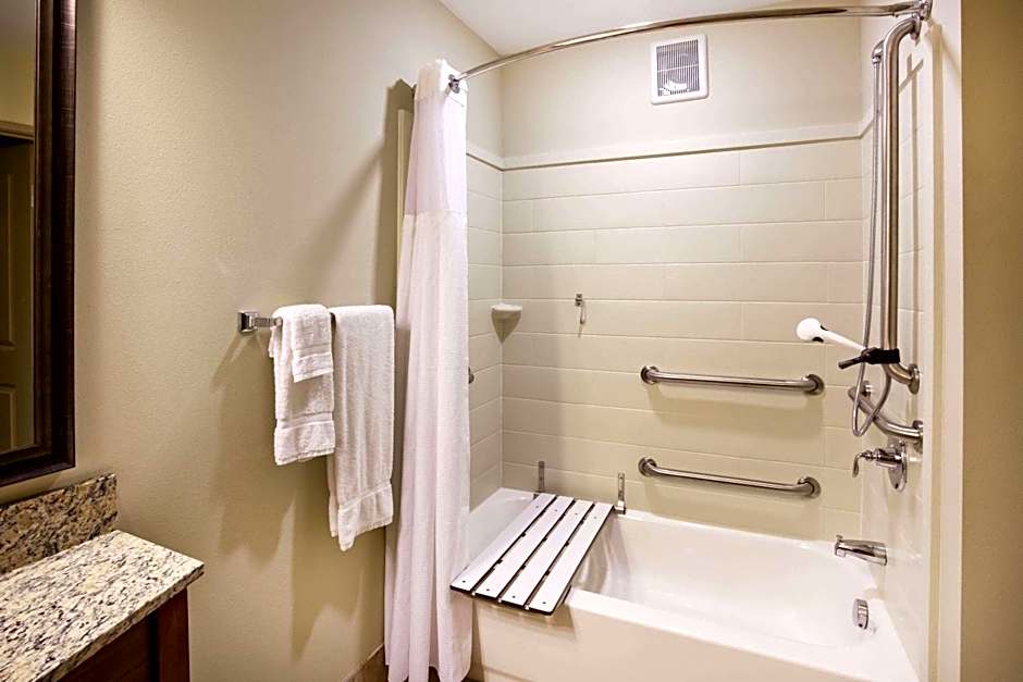 AmericInn by Wyndham DeWitt