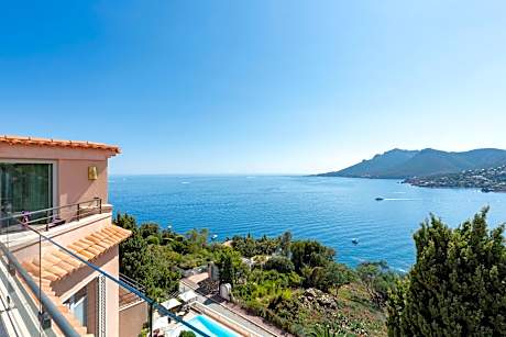 Yaktsa Rooftop Suite with Sea View