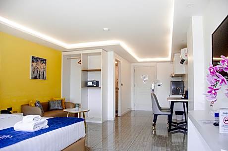 Deluxe Double or Twin Room with Balcony