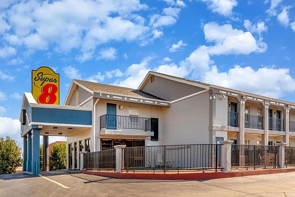Super 8 by Wyndham Tulsa/Arpt/St Fairgrounds
