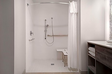 2 Qn Mobility Access Roll in Shower Suite Nsmk