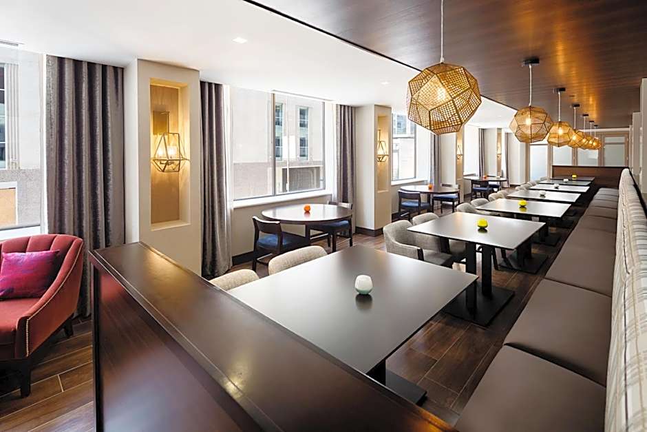 Hampton Inn & Suites Dallas / Downtown
