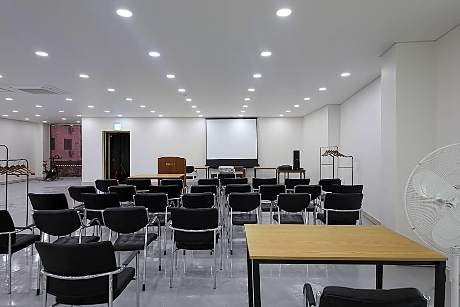 Benikea Cheonan Tourist Hotel