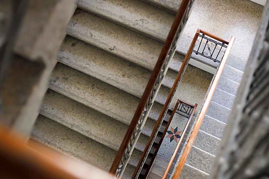 ELECTRIC Rooms & Suites