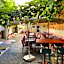 ClapClap Hôtel, Food & Bar