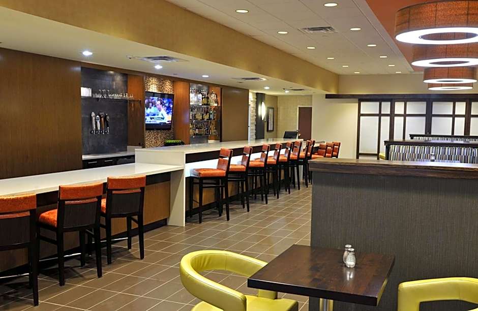 Holiday Inn and Suites Charleston West By IHG