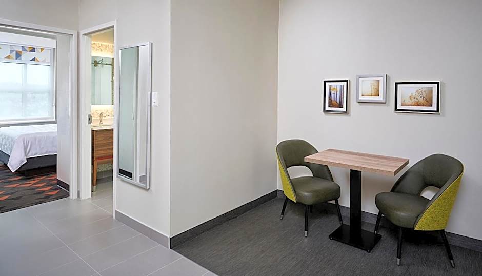 Holiday Inn & Suites Oakville at Bronte By IHG