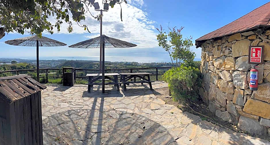 Hotel Selwo Lodge - Animal Park Tickets Included