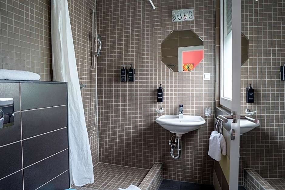 Honeybee Properties Mosel