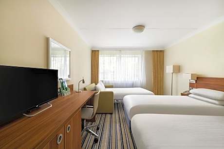 Twin Room with Sofa Bed - Non-Smoking