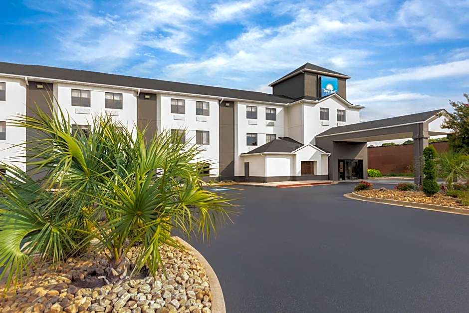Days Inn by Wyndham McDonough