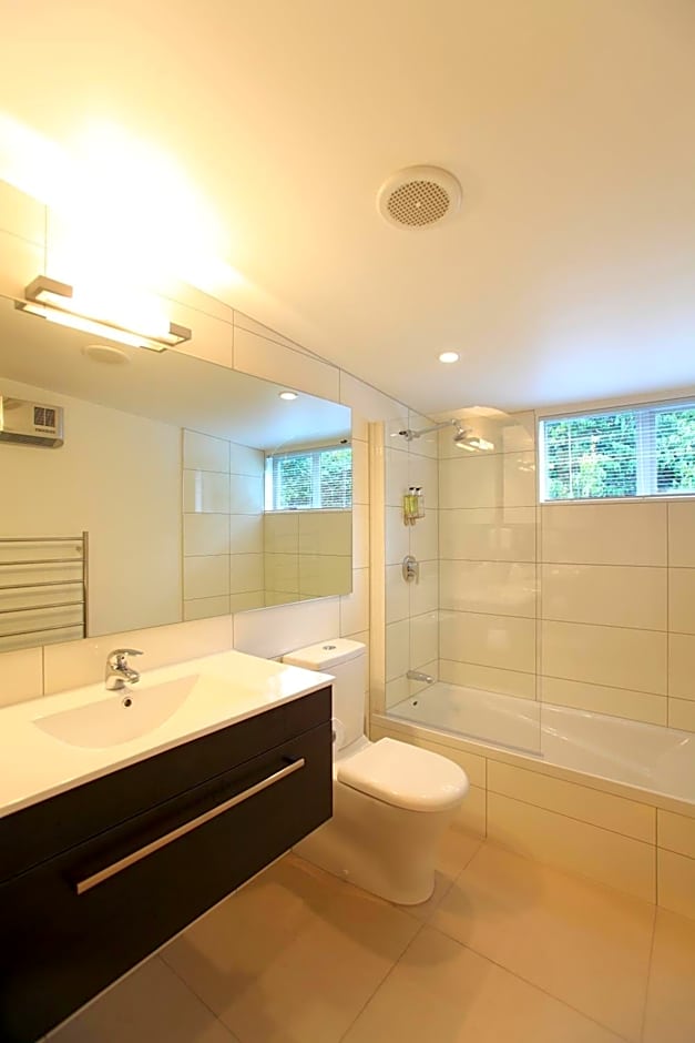 Cranbury Court Apartments