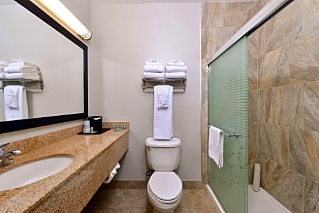 Suite-2 Queen Beds Non-Smoking Sofabed Microwave And Refrigerator Wi-Fi Continental Breakfast