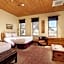 Independence Square Unit 313, Downtown Hotel Room in Aspen with Rooftop Hot Tub
