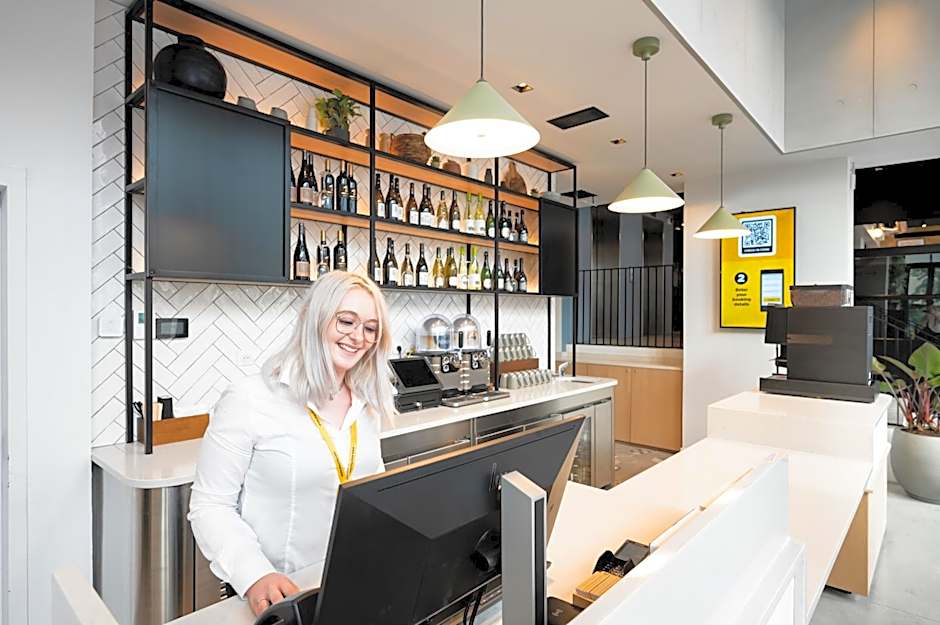 Staycity Aparthotels Paris La Defense