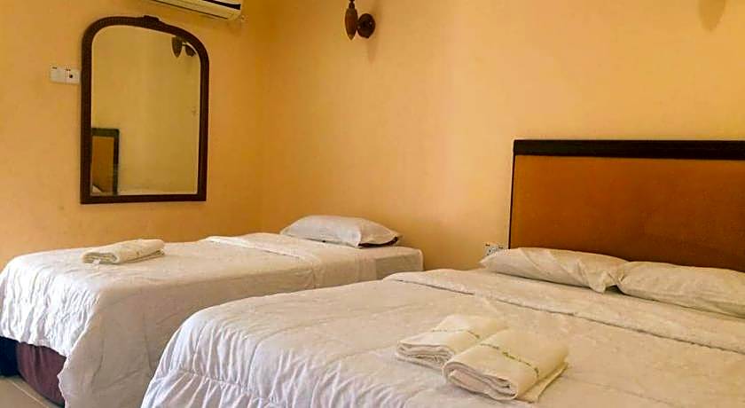 Penarak Bamboo Beach Motel