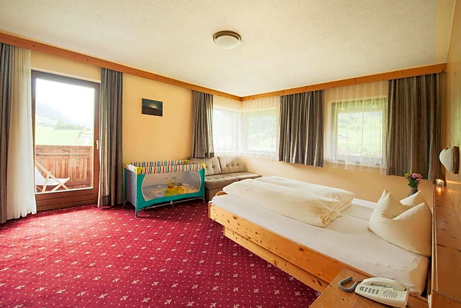 Photo 1 of 5 of Quadruple Room