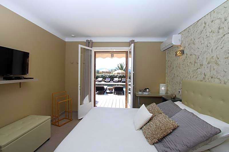 Villa Tricoli B&B avec Piscine