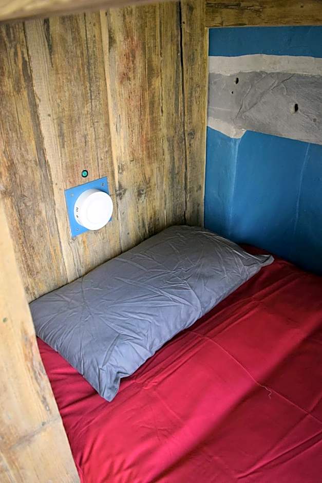 Ty Glyndwr Bunkhouse, Bar and cafe