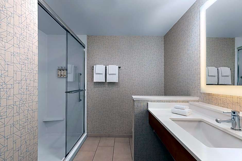 Holiday Inn Express and Suites Staunton By IHG