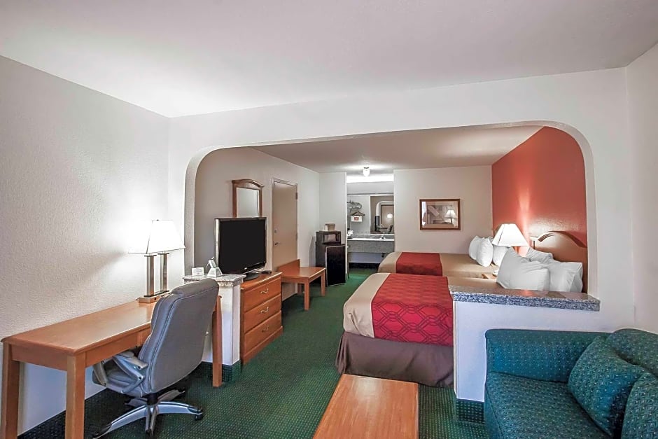 Econo Lodge Inn & Suites Memphis East