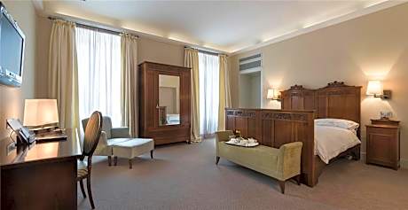 Superior Room with One Queen Bed and One Single Bed - Non-Smoking