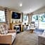 Kinship Lodge with Hot Tub