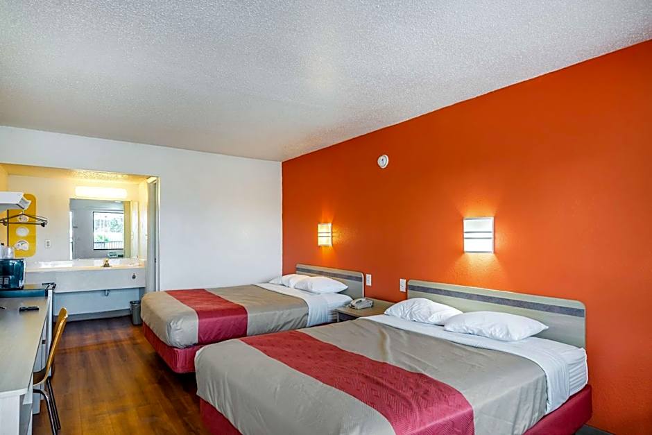 Motel 6-Anniston, AL