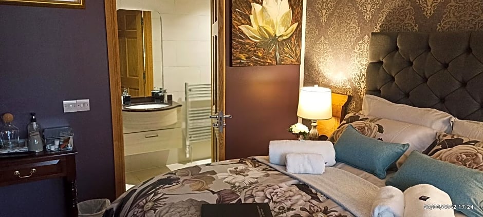 Outlander Boutique B&B King