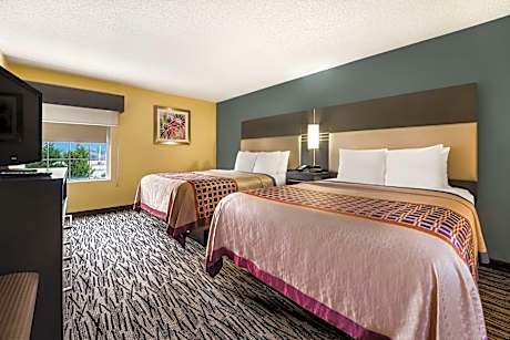 2 Queen Beds Non-Smoking Microwave And Refrigerator Wi-Fi Full Breakfast